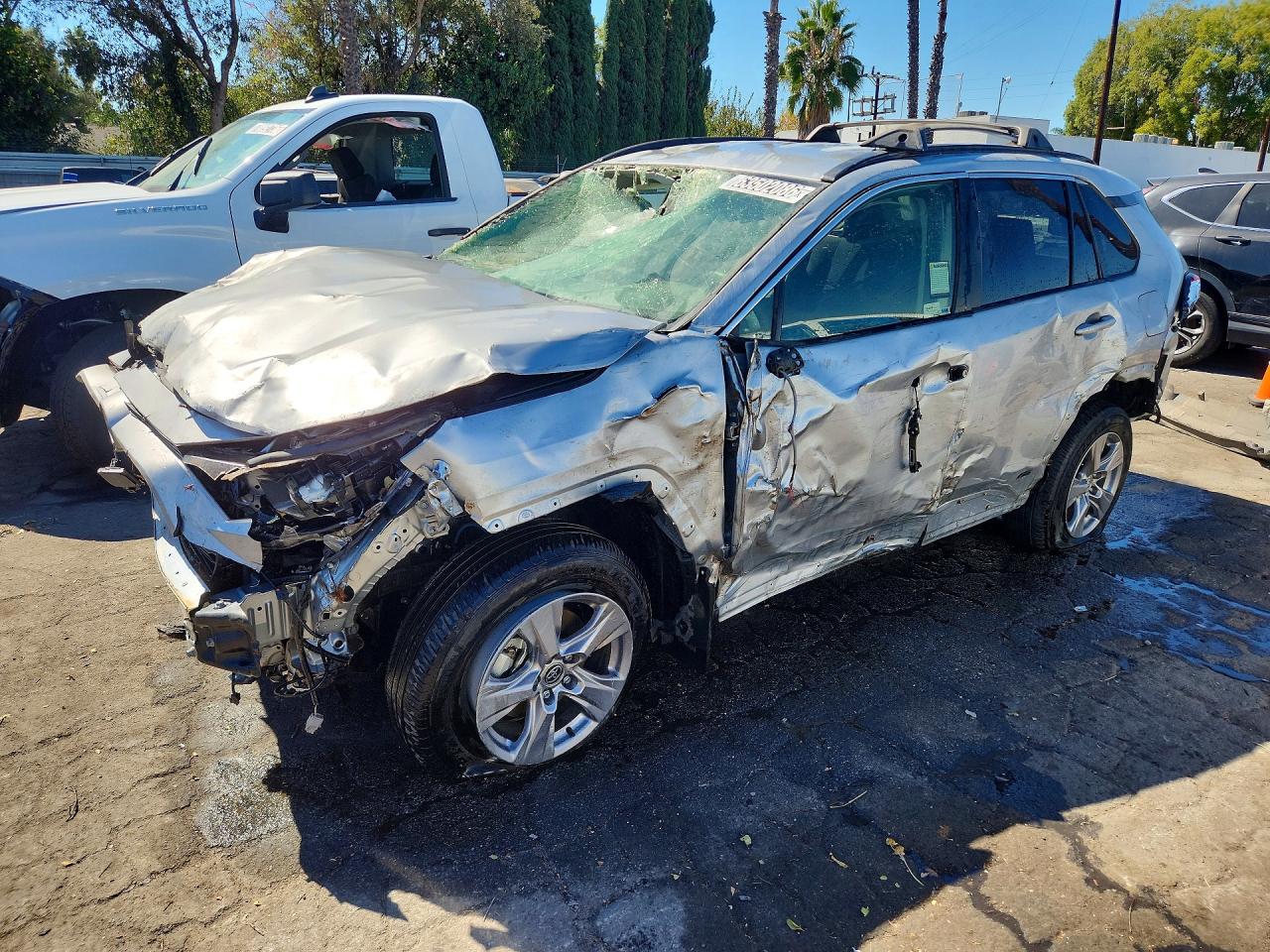 2025 TOYOTA RAV4 XLE | JTMRWRFV6SJ065140 | UPCARS