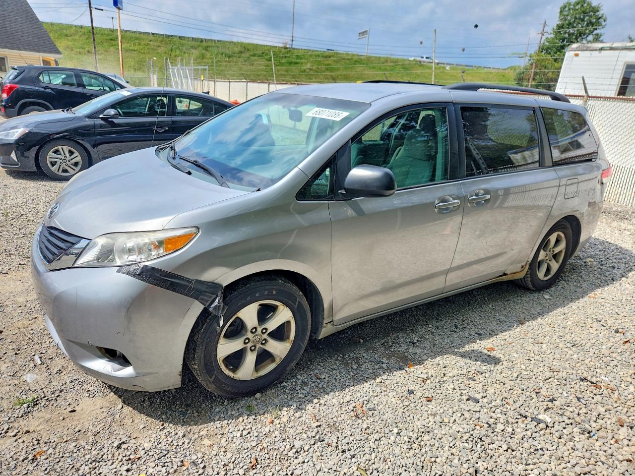 2011 TOYOTA SIENNA LE | 5TDKK3DCXBS040711 | UPCARS