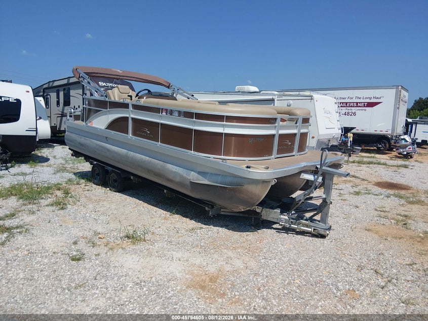 2017 BENNINGTON T680 | 00000ETWE0694K617 | UPCARS