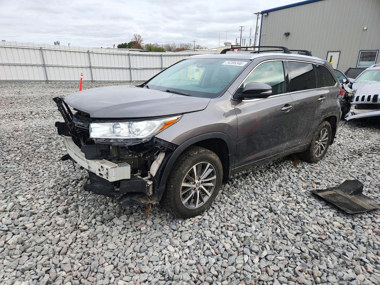 2018 TOYOTA HIGHLANDER XLE | 5TDJZRFH3JS528996 | UPCARS