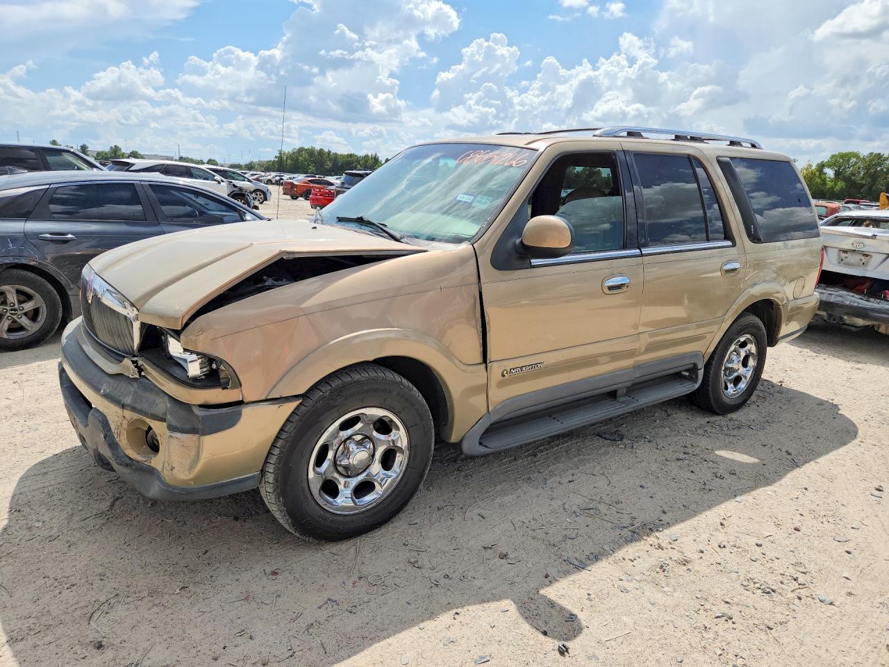 1999 LINCOLN NAVIGATOR | 5LMRU27A8XLJ31846 | UPCARS