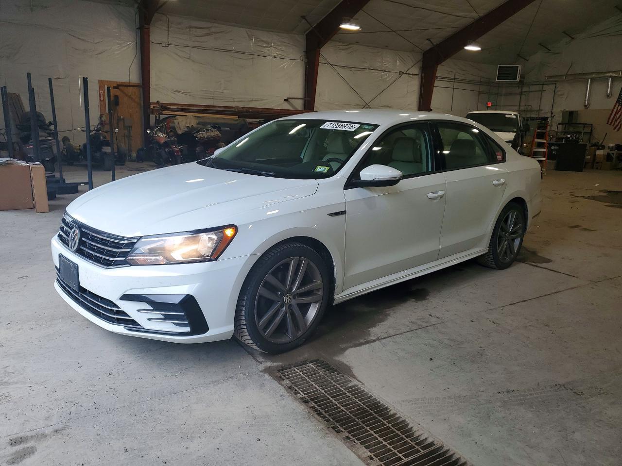 2018 VOLKSWAGEN PASSAT S | 1VWAA7A30JC008227 | UPCARS
