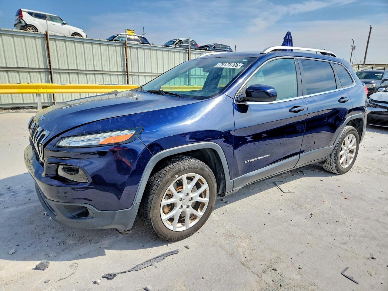 2016 JEEP CHEROKEE LATITUDE | 1C4PJLCB7GW257447 | UPCARS