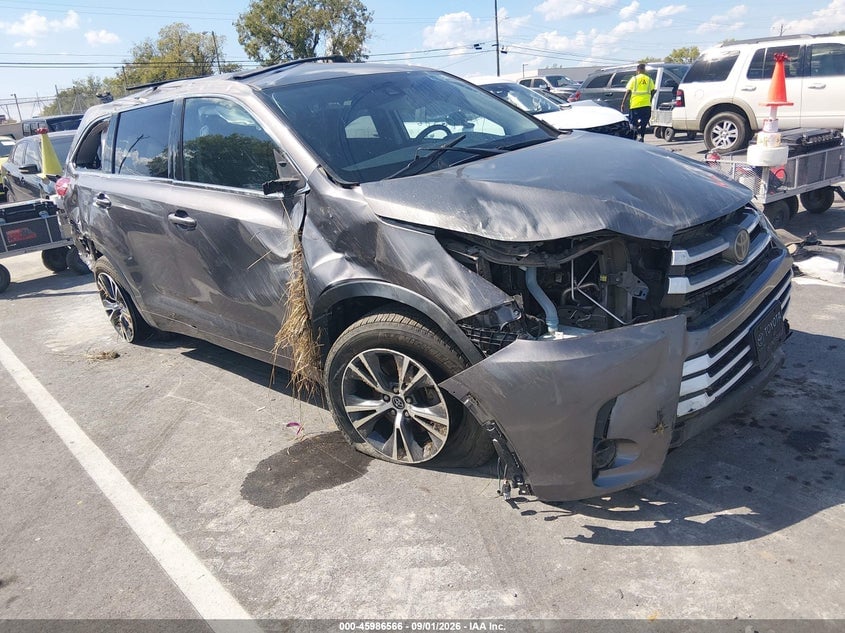 2018 TOYOTA HIGHLANDER LE | 5TDBZRFH5JS876884 | UPCARS