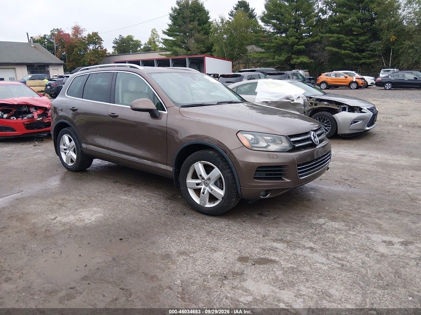 2011 VOLKSWAGEN TOUAREG TDI LUX | WVGFK9BP2BD007297 | UPCARS