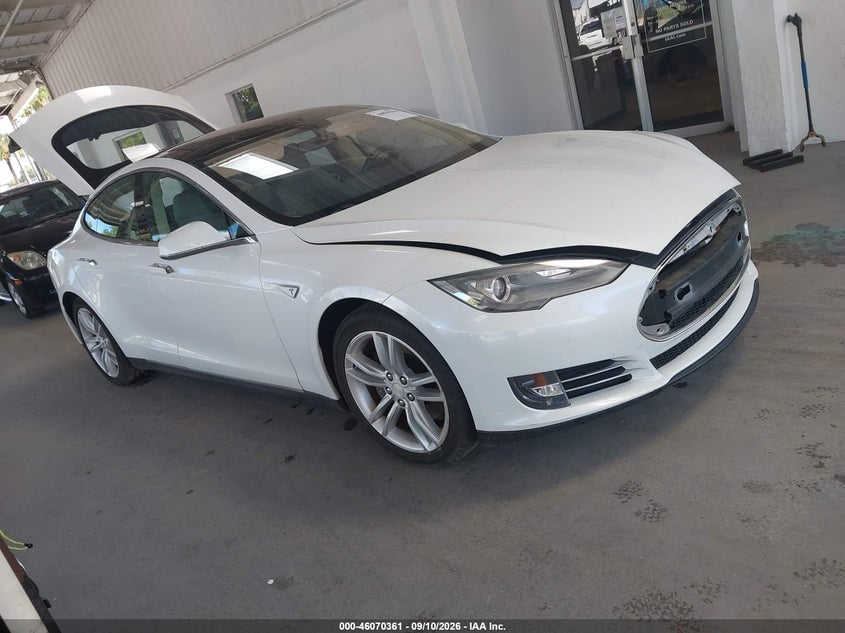 2013 TESLA MODEL S | 5YJSA1CG1DFP03599 | UPCARS