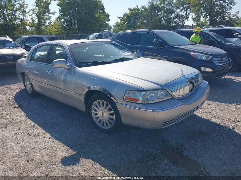 2004 LINCOLN TOWN CAR SIGNATURE | 1LNHM81W84Y662307 | UPCARS