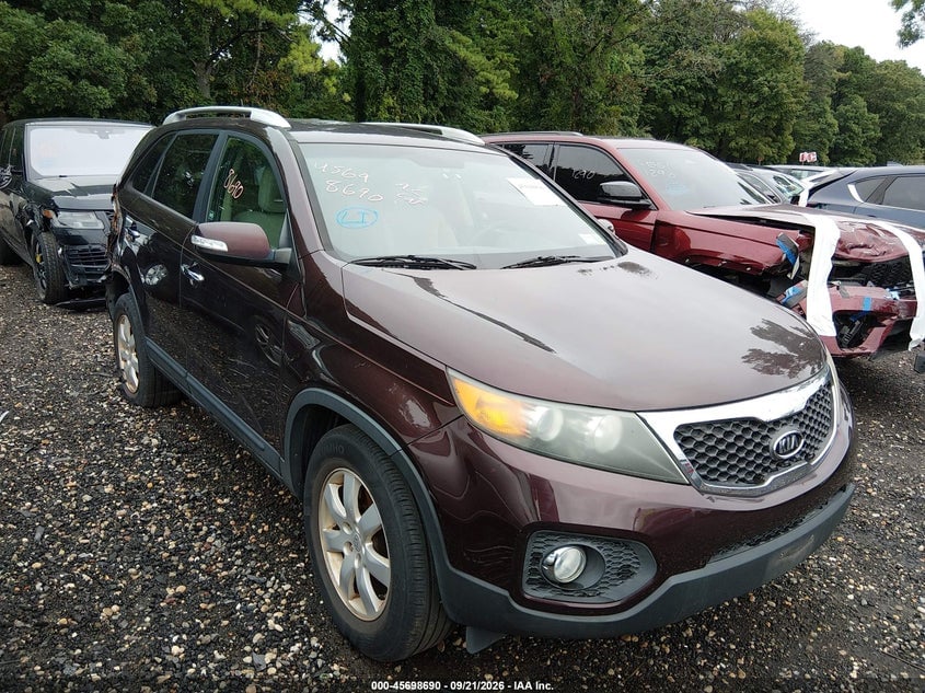 2011 KIA SORENTO LX | 5XYKT3A12BG077068 | UPCARS