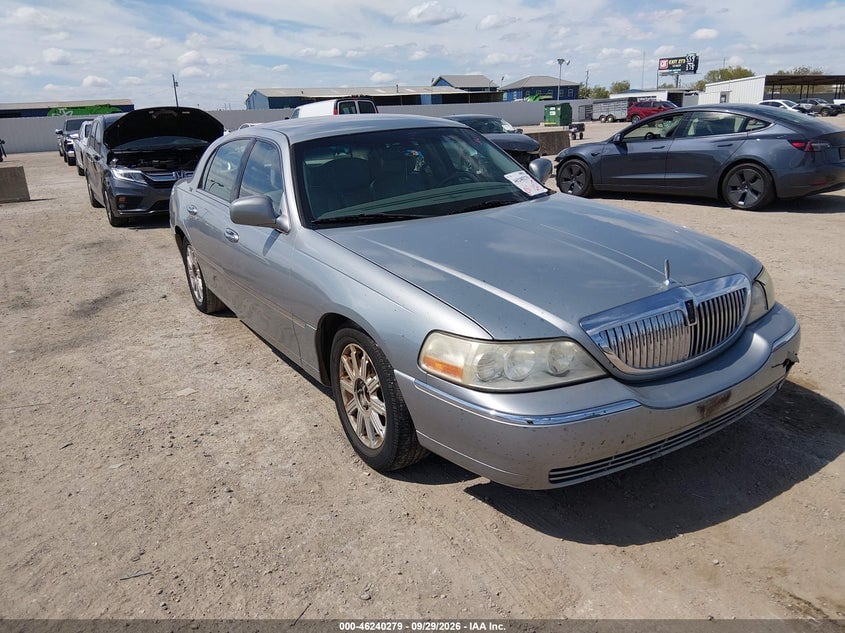 2006 LINCOLN TOWN CAR SIGNATURE LIMITED | 1LNHM82W26Y613380 | UPCARS