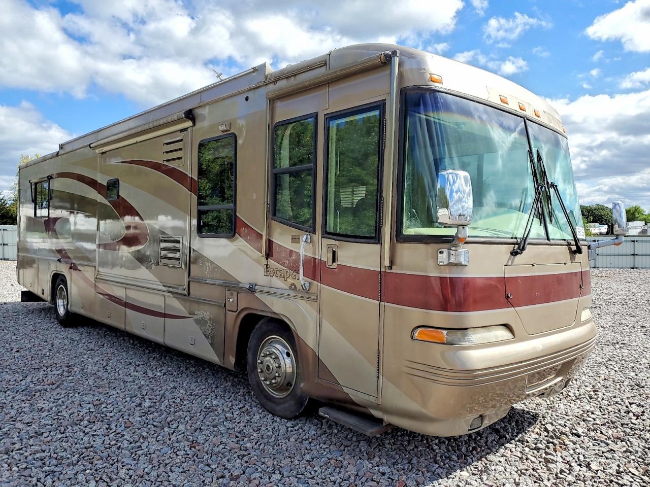 2003 DAMON ESCAPE RV | 4UZAAHAK63CM02104 | UPCARS