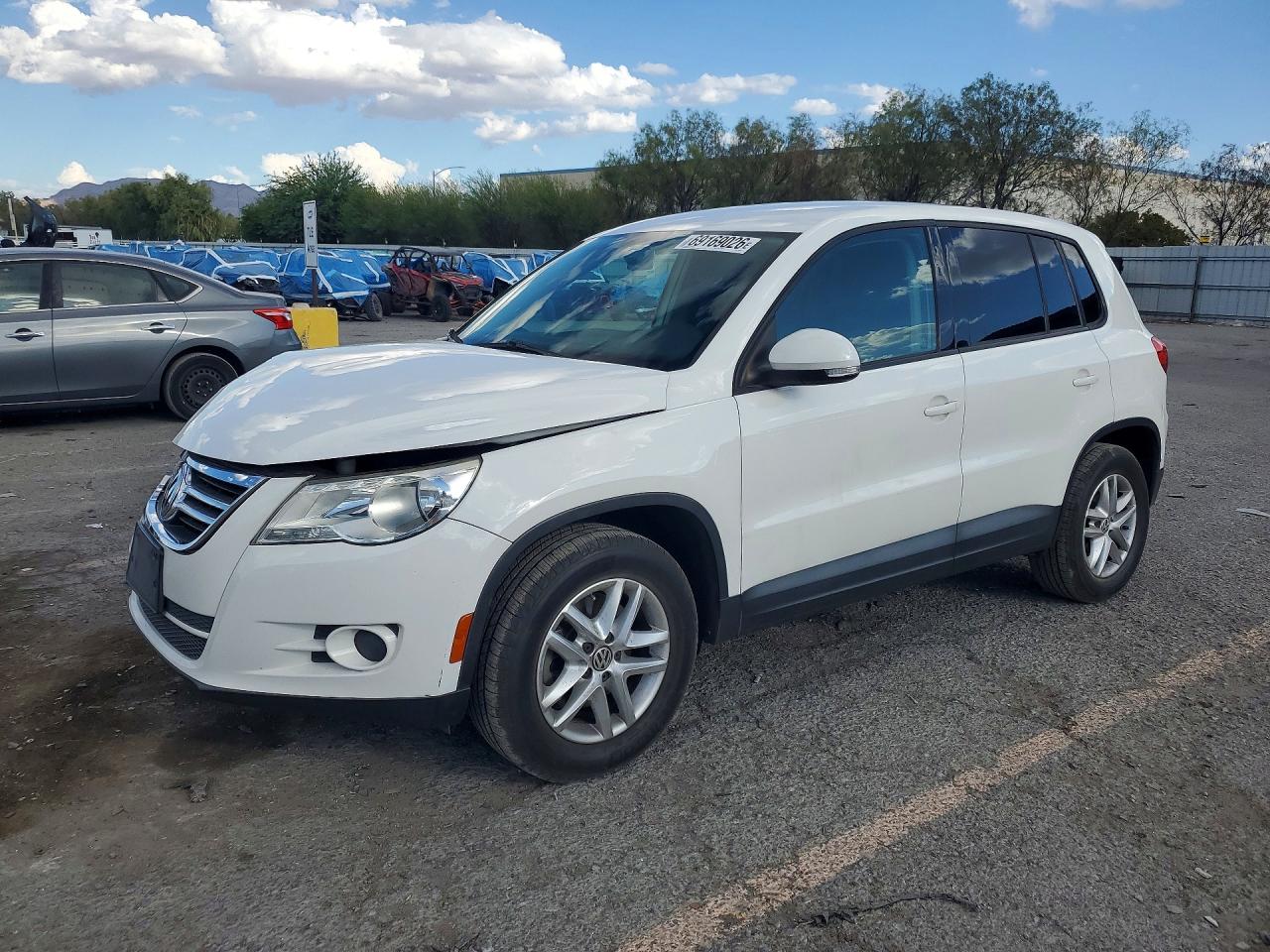2011 VOLKSWAGEN TIGUAN S | WVGAV7AX6BW553810 | UPCARS