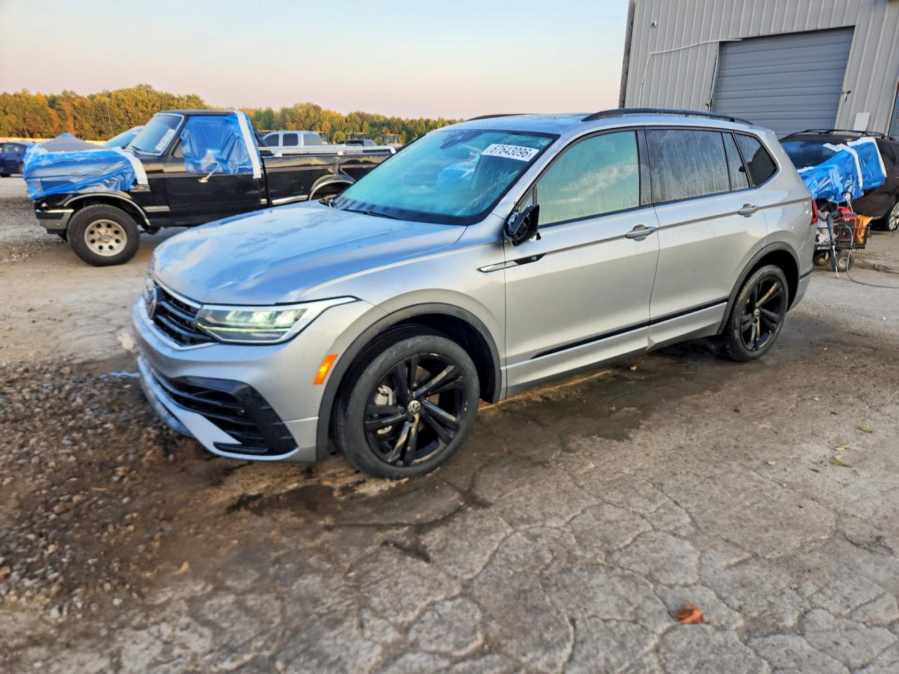 2023 VOLKSWAGEN TIGUAN SE R-LINE BLACK | 3VVCB7AXXPM058248 | UPCARS