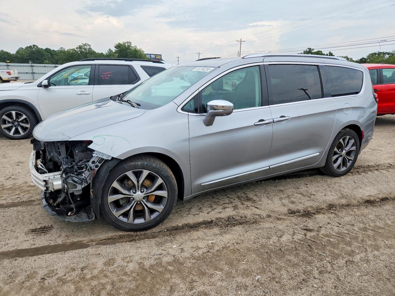 2017 CHRYSLER PACIFICA LIMITED | 2C4RC1GG9HR744172 | UPCARS