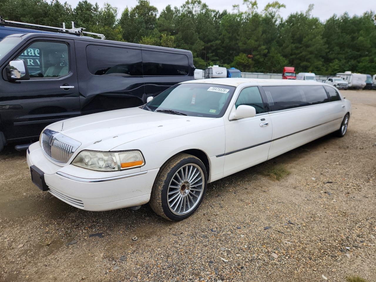 2007 LINCOLN TOWNCAR EXECUTIVE | 1L1FM88W07Y604372 | UPCARS