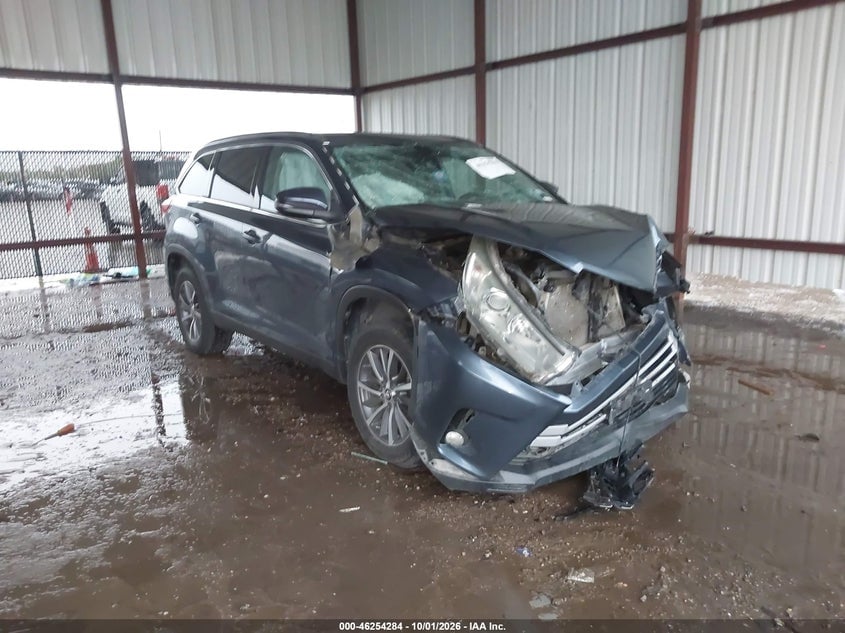 2019 TOYOTA HIGHLANDER XLE | 5TDKZRFH3KS305783 | UPCARS