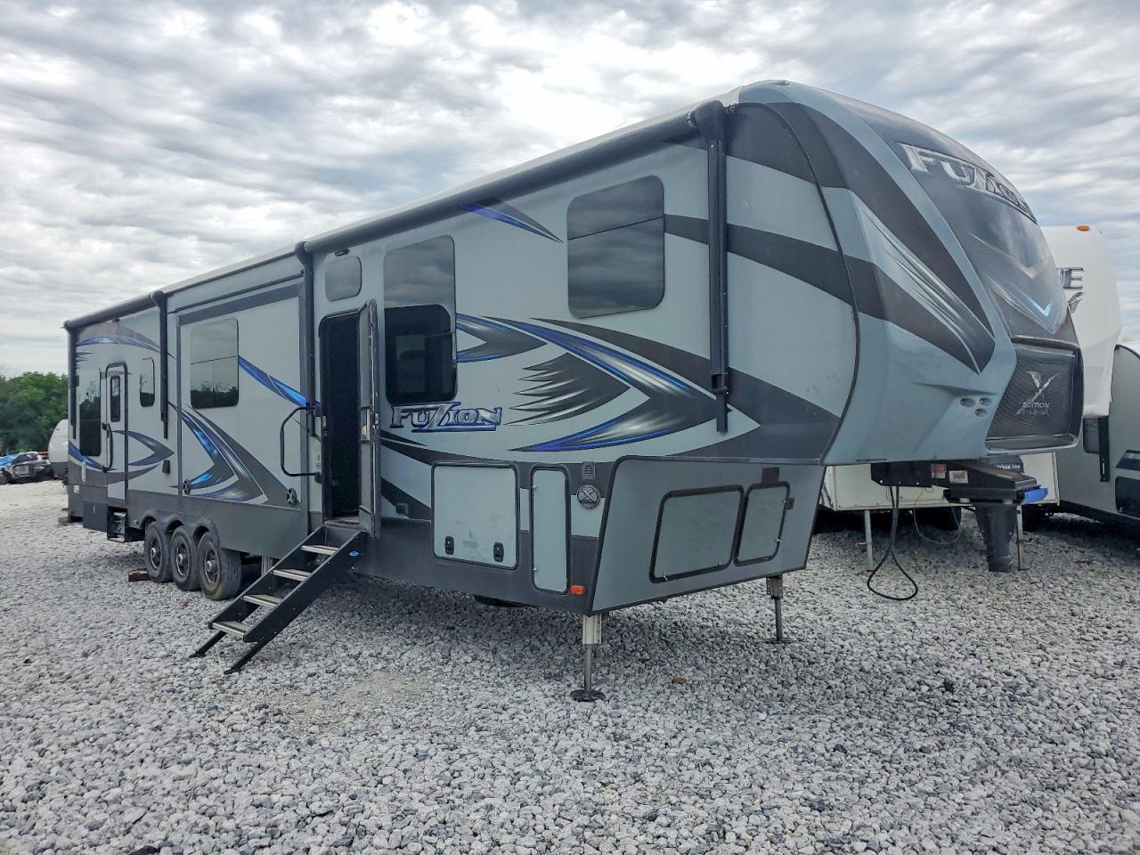 2017 KEYSTONE FUZION CAMPER | 4YDF41430HF811019 | UPCARS