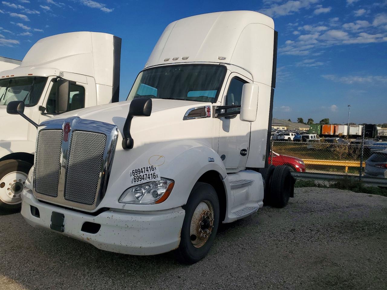 2015 KENWORTH T680 SEMI TRUCK | 1XKYA48X4FJ462416 | UPCARS