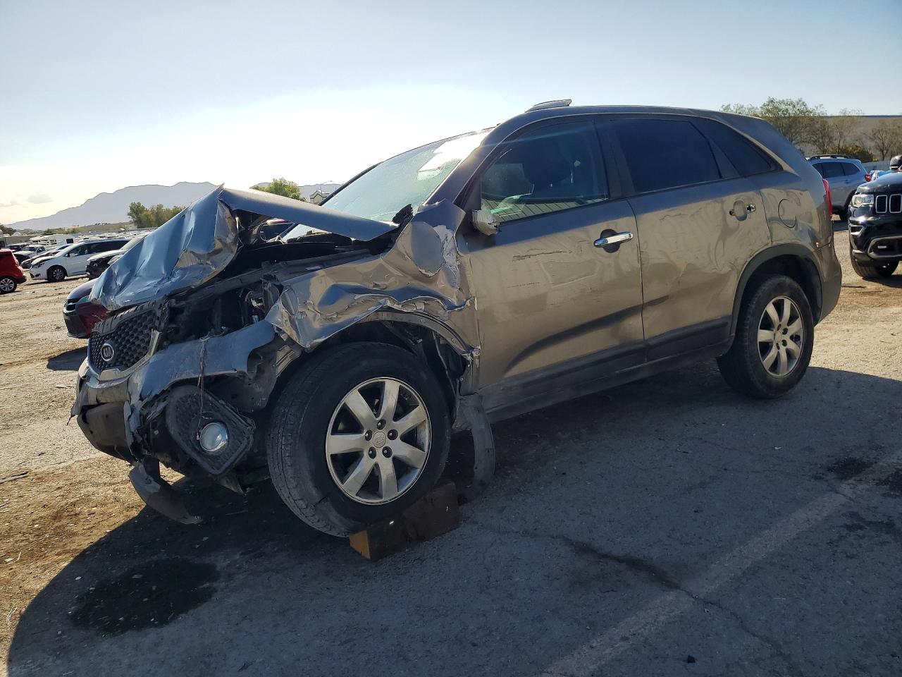 2011 KIA SORENTO LX | 5XYKT3A18BG041854 | UPCARS