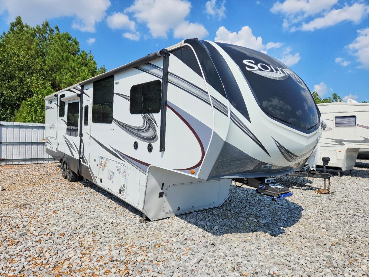 2022 GRAND DESIGN SOLITUDE CAMPER | 573FS4428NAA08836 | UPCARS