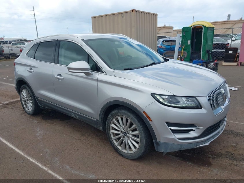 2019 LINCOLN MKC STANDARD | 5LMCJ1C94KUL18301 | UPCARS