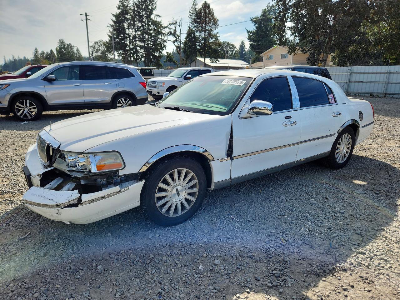 2003 LINCOLN TOWNCAR SIGNATURE | 1LNHM82W43Y661295 | UPCARS