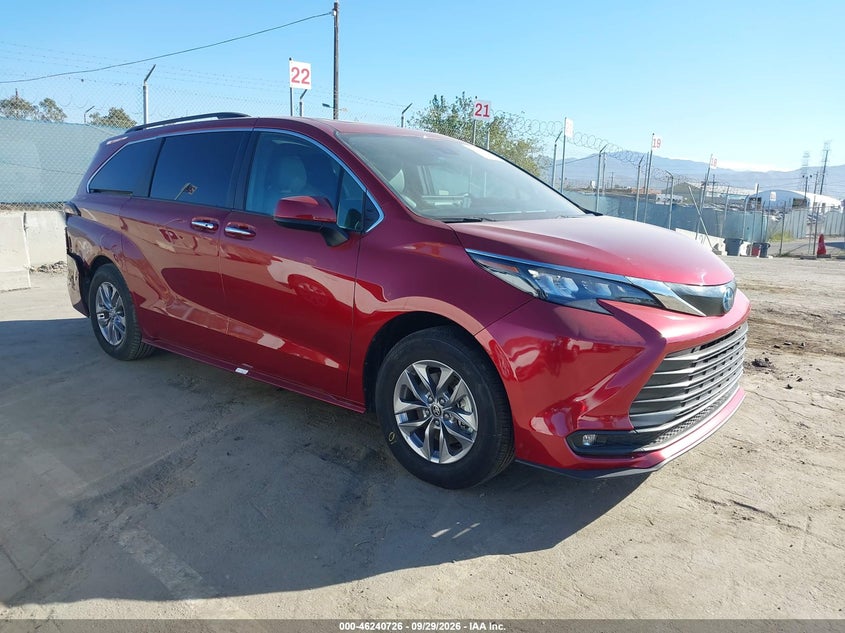 2026 TOYOTA SIENNA XLE | 5TDYRKEC2TS308960 | UPCARS