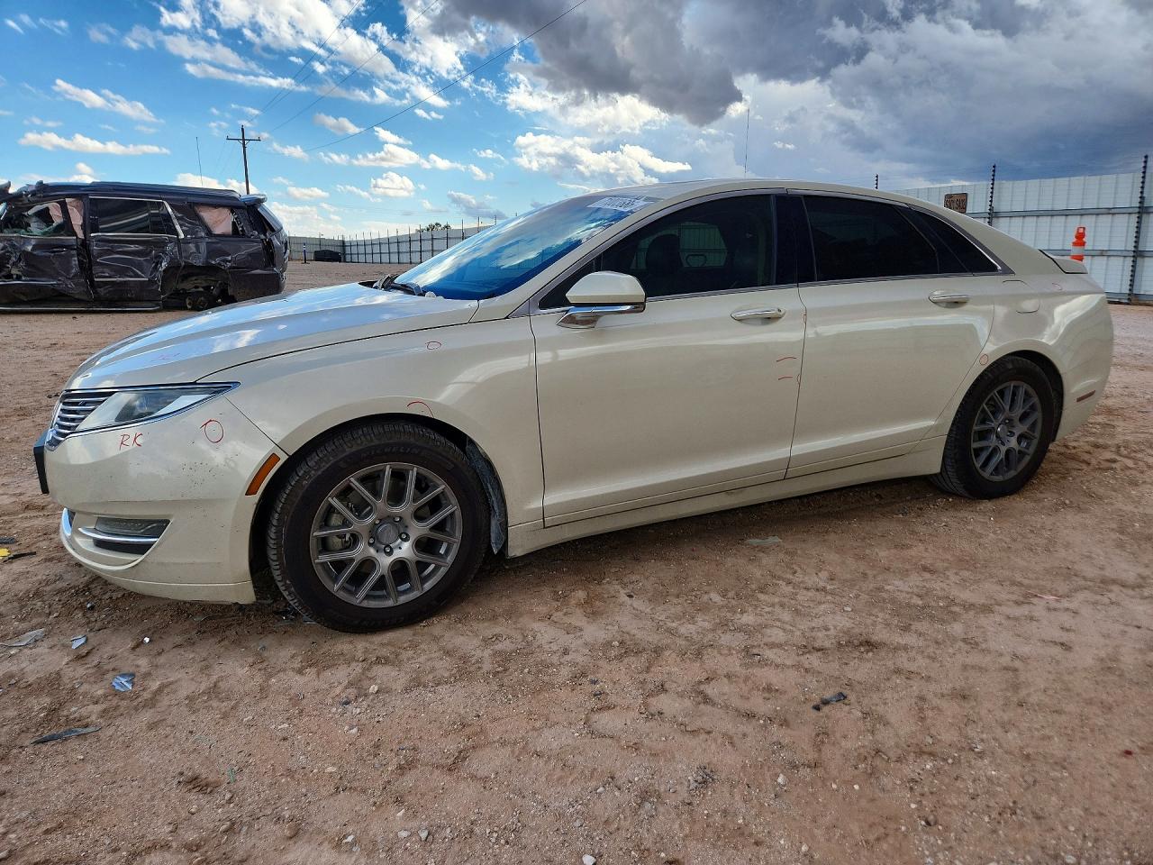 2016 LINCOLN MKZ | 3LN6L2G93GR629971 | UPCARS