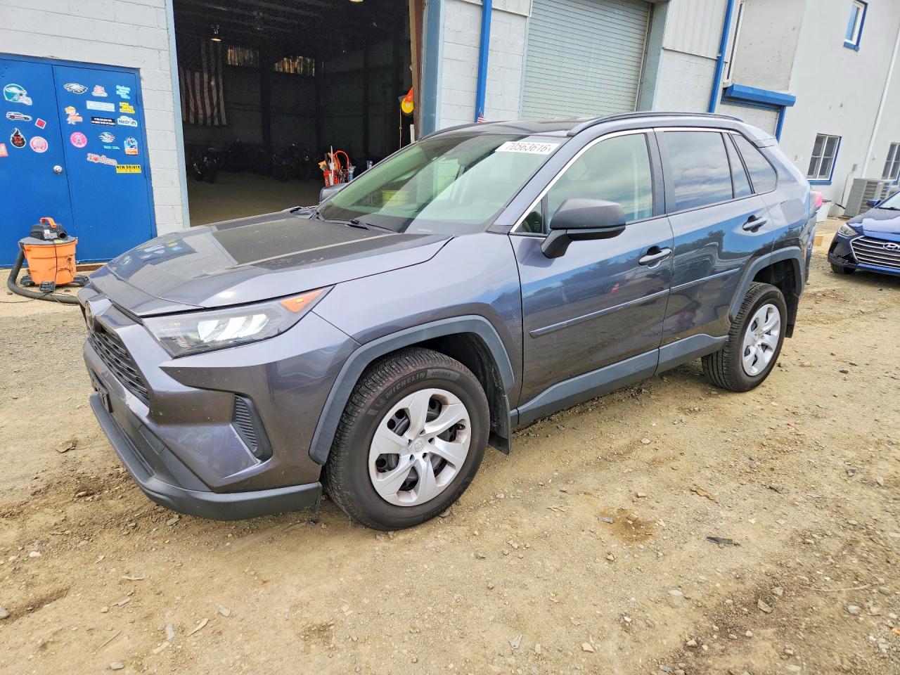 2019 TOYOTA RAV4 LE | JTMF1RFV8KD502894 | UPCARS