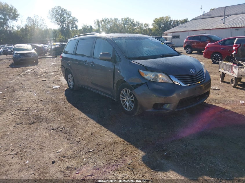 2013 TOYOTA SIENNA XLE | 5TDYK3DC2DS329997 | UPCARS