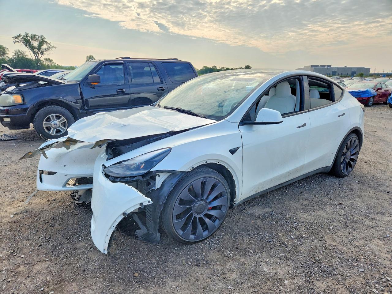 2024 TESLA MODEL Y | 7SAYGDEF2RA330501 | UPCARS