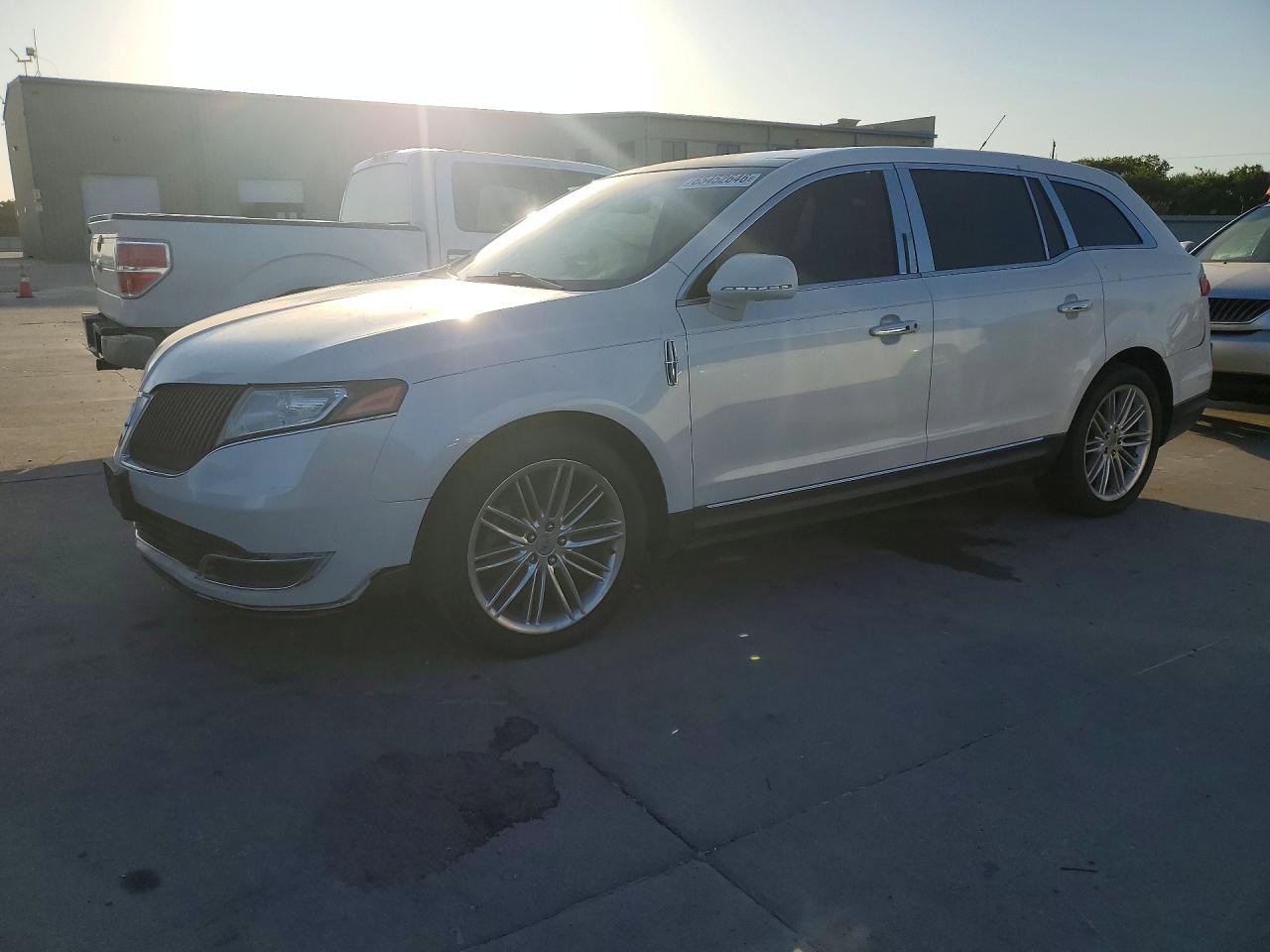 2014 LINCOLN MKT | 2LMHJ5ATXEBL59013 | UPCARS