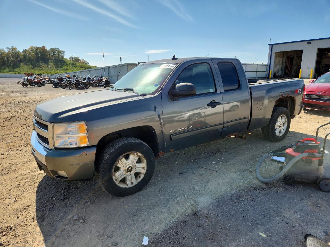 2011 CHEVROLET SILVERADO K1500 LT | 1GCRKSE34BZ162972 | UPCARS