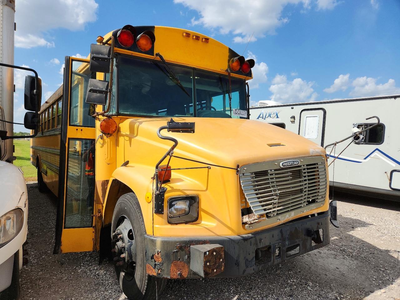 2001 FREIGHTLINER ALL OTHER FS65 | 4UZ3CJAA61CH38272 | UPCARS