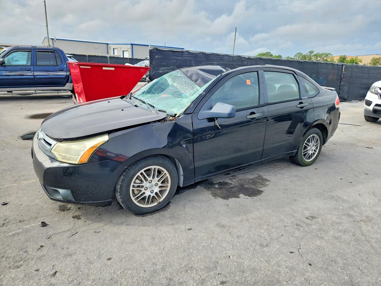 2011 FORD FOCU SE | 1FAHP3FN9BW200402 | UPCARS