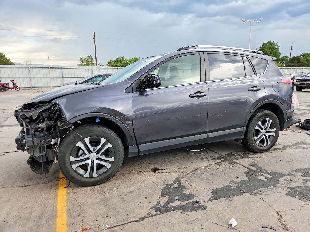 2018 TOYOTA RAV4 LE | JTMBFREVXJJ261275 | UPCARS