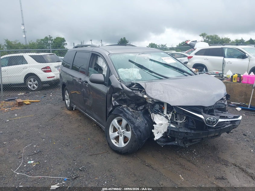 2018 TOYOTA SIENNA LE 8 PASSENGER | 5TDKZ3DCXJS910113 | UPCARS