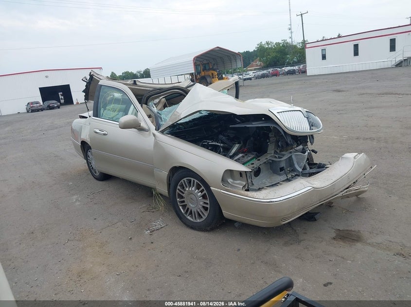 2007 LINCOLN TOWN CAR SIGNATURE LIMITED | 1LNHM82W57Y638596 | UPCARS