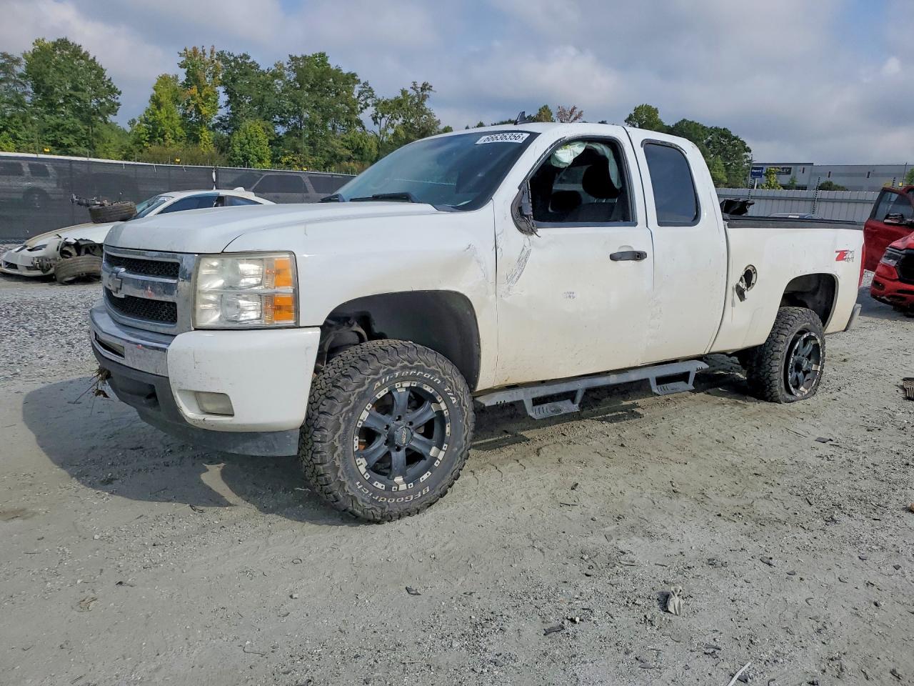 2011 CHEVROLET SILVERADO K1500 LT | 1GCRKSE38BZ343895 | UPCARS