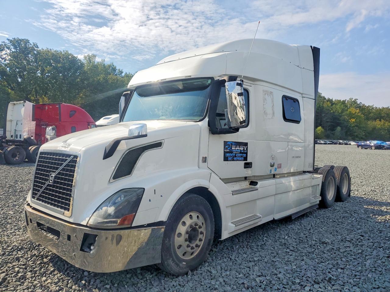 2015 VOLVO VNL SEMI TRUCK | 4V4NC9EH1FN182145 | UPCARS