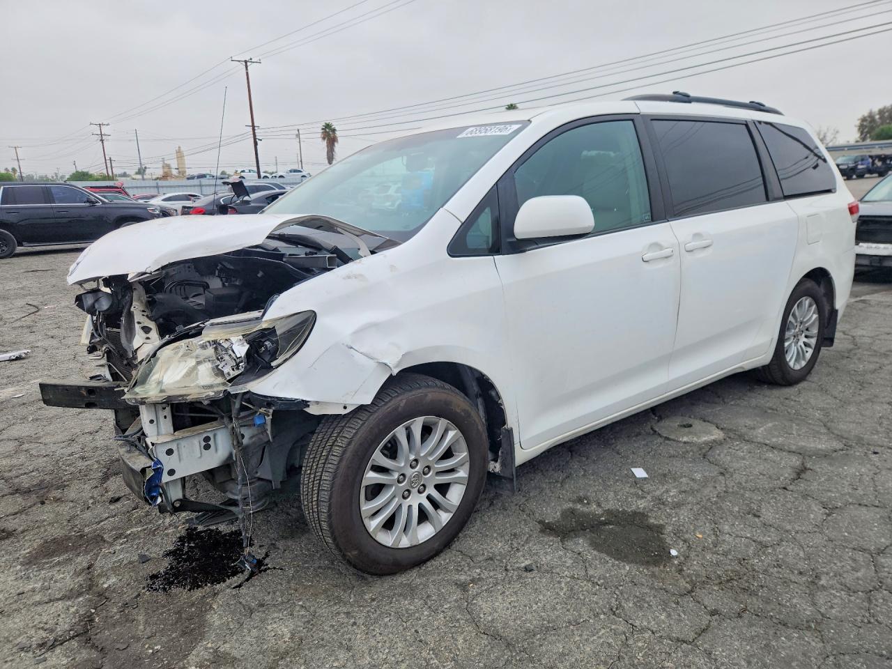 2011 TOYOTA SIENNA XLE 8-PASSENGER | 5TDYK3DC6BS096705 | UPCARS