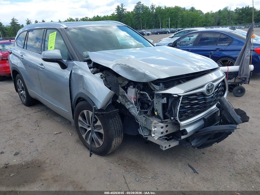 2021 TOYOTA HIGHLANDER XLE | 5TDHZRBH4MS557335 | UPCARS