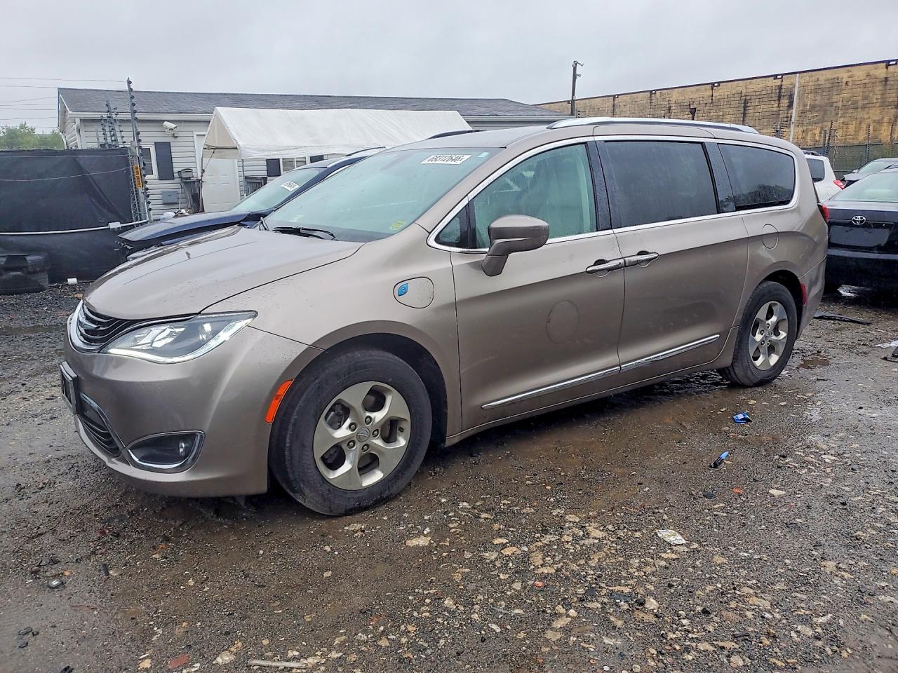 2018 CHRYSLER PACIFICA HYBRID TOURING L | 2C4RC1L70JR183629 | UPCARS