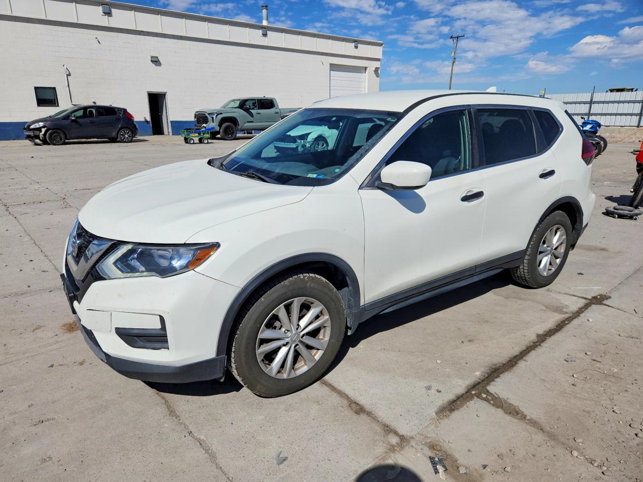2017 NISSAN ROGUE S | 5N1AT2MM1HC733894 | UPCARS