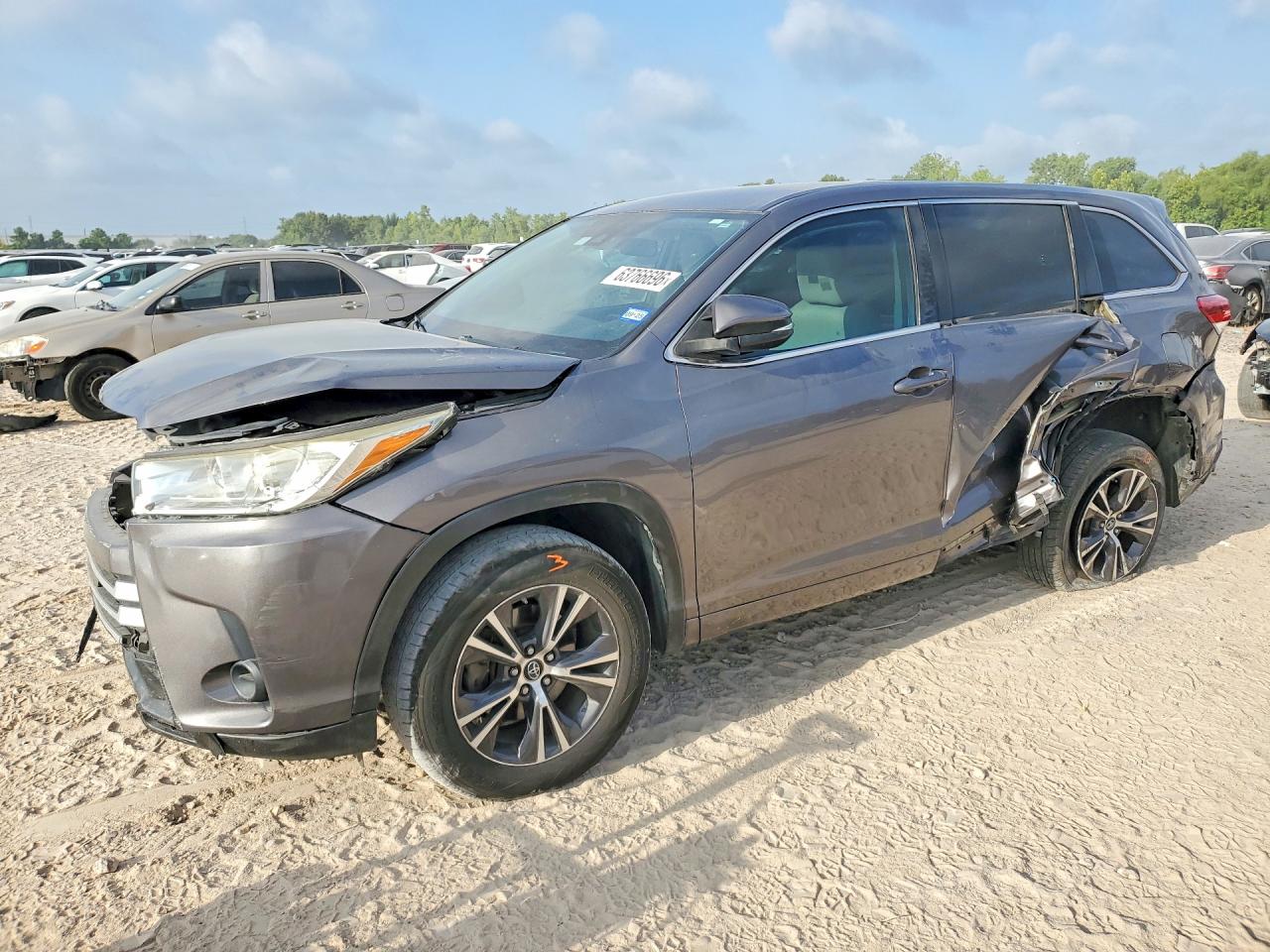 2018 TOYOTA HIGHLANDER LE | 5TDZZRFH8JS245917 | UPCARS