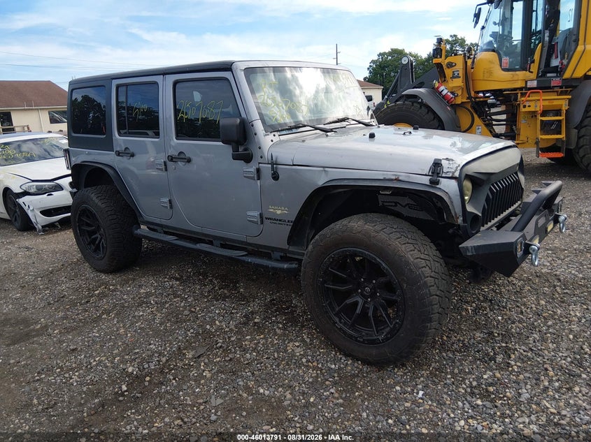 2013 JEEP WRANGLER UNLIMITED SAHARA | 1C4HJWEG6DL693752 | UPCARS