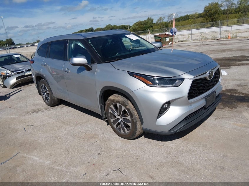 2021 TOYOTA HIGHLANDER XLE | 5TDGZRBH1MS548071 | UPCARS