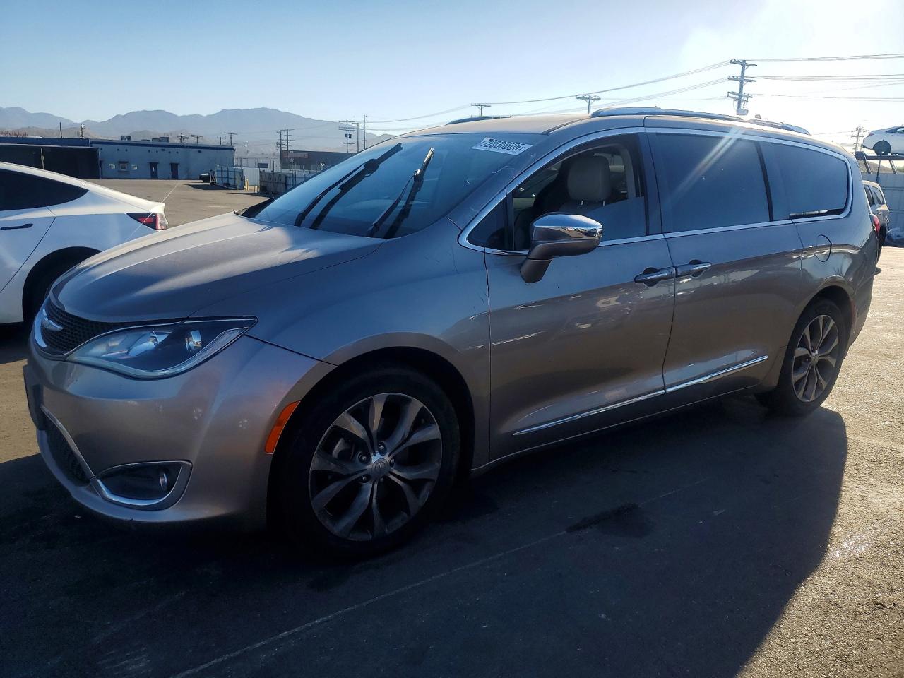 2017 CHRYSLER PACIFICA LIMITED | 2C4RC1GG5HR653156 | UPCARS