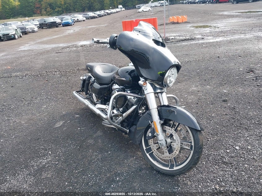 2018 HARLEY-DAVIDSON FLHX STREET GLIDE | 1HD1KBC10JB648389 | UPCARS