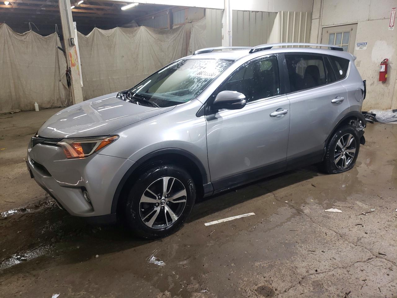 2018 TOYOTA RAV4 XLE | JTMRFREV7JD235259 | UPCARS