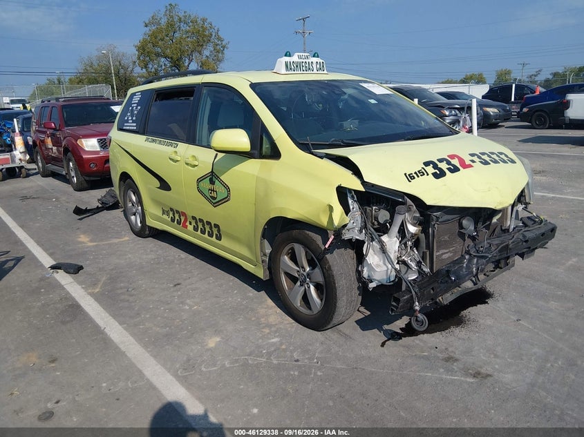 2019 TOYOTA SIENNA LE 8 PASSENGER | 5TDKZ3DC6KS966745 | UPCARS